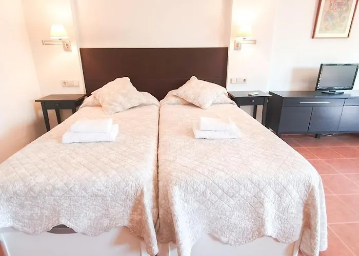 Skol 329 - Spacious Beachfront With Sea Views *
