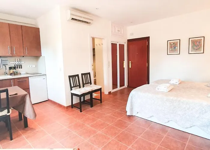 Skol 329 - Spacious Beachfront With Sea Views Apartmán *